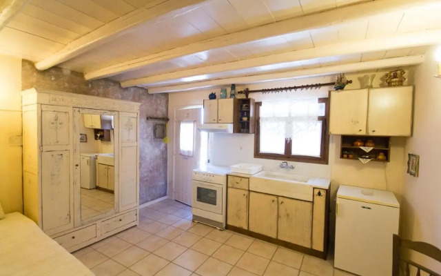 Anthippi - Adults only