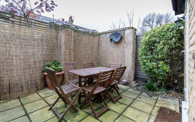 Clapham 2Bed with Patio by BaseToGo