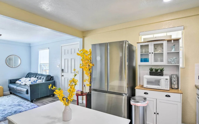 Galveston Retreat w/ Backyard & Patio!