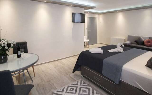 Alessio Premium Rooms - Triple Bedroom