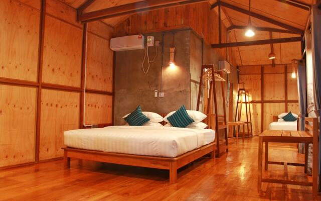 Demoso Lodge - Hostel