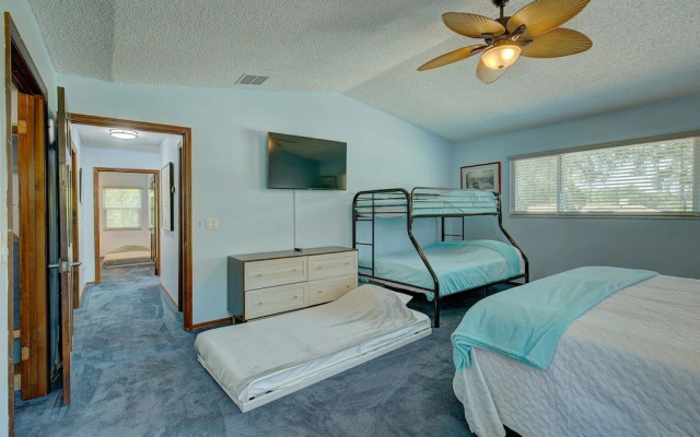 Spacious 4 3 Retreat- Heated Pool-playroom