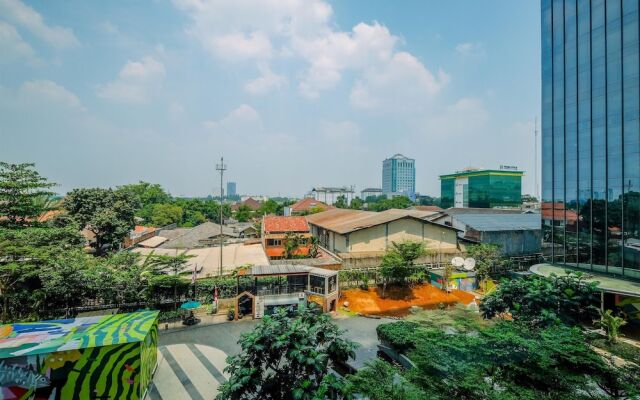 Good Deal And Strategic 1Br L'Avenue Apartment