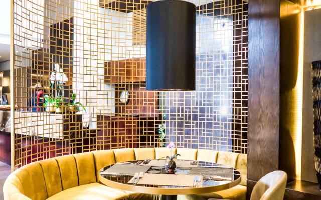 93 Luxury Suites & Residences