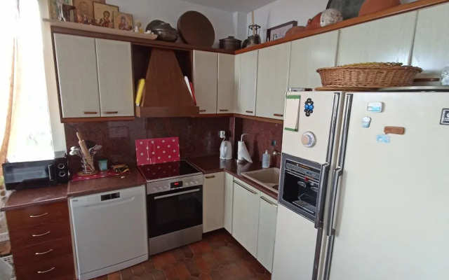 Beautiful 2-bed House in Saronida