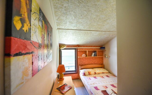 San Art Floating Hostel&Apartments