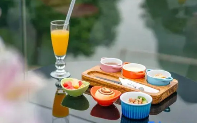 Ji Yun Resort (Yangshuo Ten-mile Gallery Yulong River)