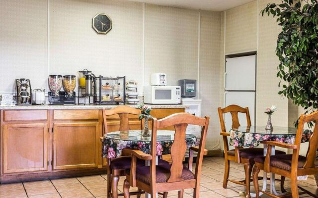 Econo Lodge Inn & Suites Matthews - Charlotte