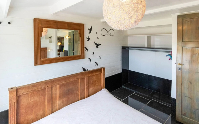 Inviting Chalet in Westouter With Garden