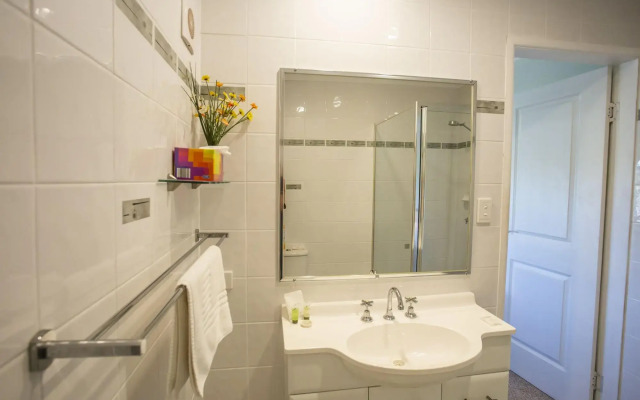 Ainslie Manor B&B