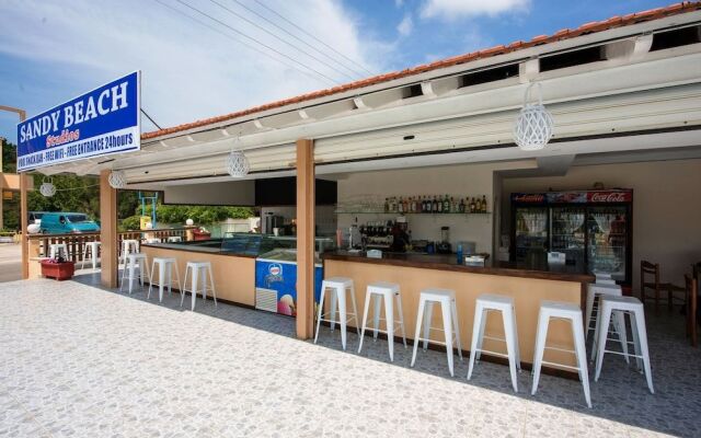 Sandy Beach Complex by Konnect - Poolside Studios and Seaside Apartments