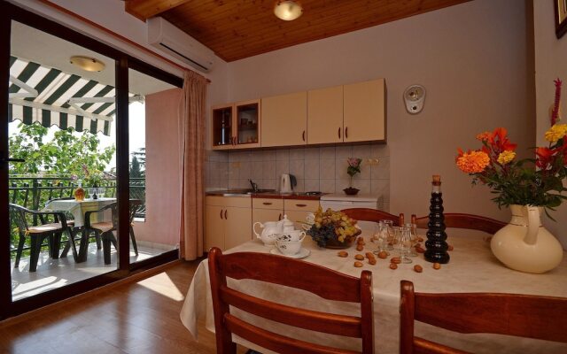 Apartment and Room Ivica