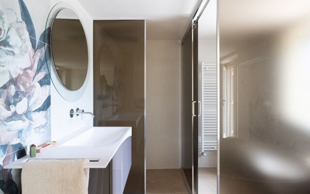 Villa L'Arco in Col with jacuzzi tub