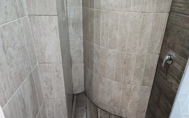 Hotel Ashly Loma Larga