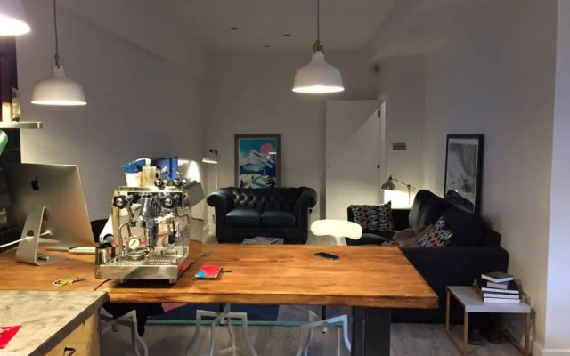 Designer 2 Bedroom Garden Flat in Peckham