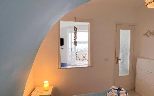 Calilla house by Procida Reserve