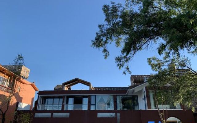 Xianyun Lakeside Hostel