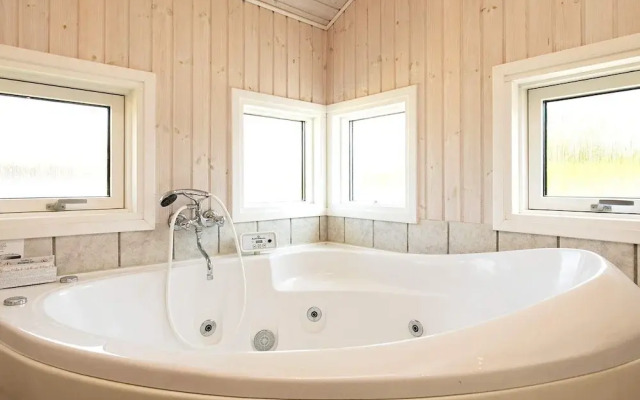 6 Person Holiday Home in Vaeggerlose