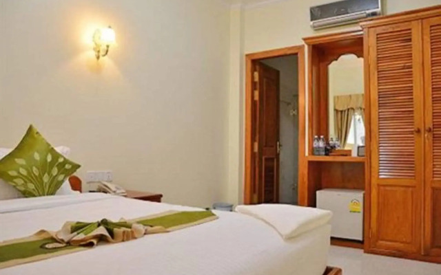 Green Centre Point Inn