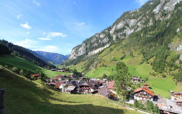 Sunlit Apartment near Ski Area in Hüttschlag