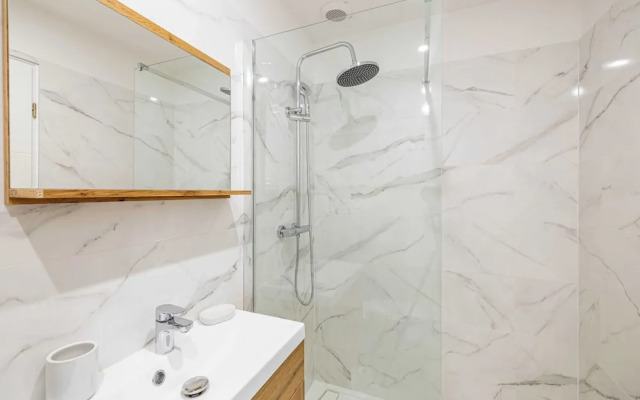 Large Renovated Studio - Bright - 1br/4p