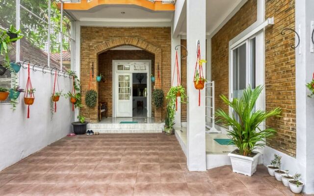 RedDoorz near Sindu Kusuma Edupark 2