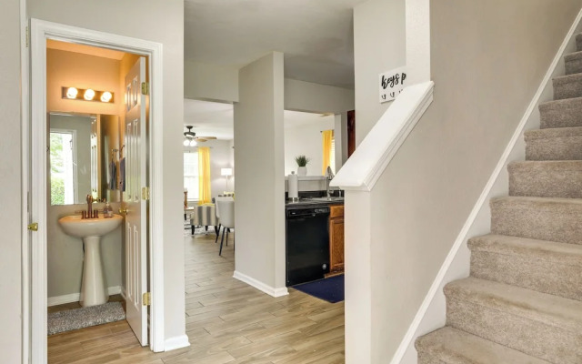 Charming North Charleston Townhome - Pets Welcome!