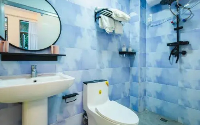 Linghai Xiaoshu Hotel