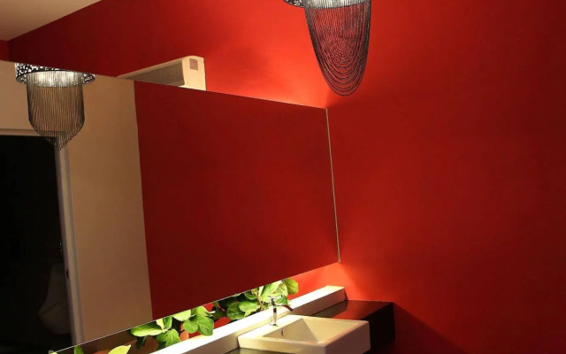 J Hotel