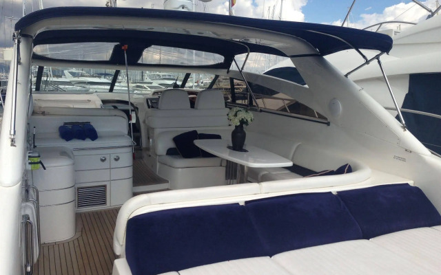 Yacht hotels