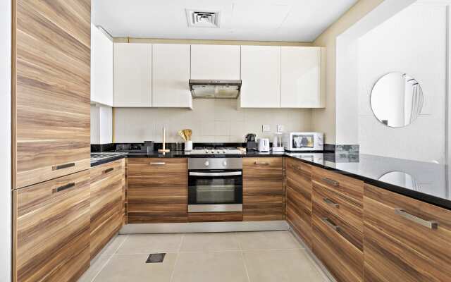 Silkhaus Dubai Marina Sparkle Tower Pool Gym