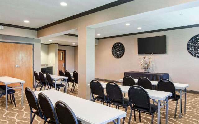 Comfort Suites