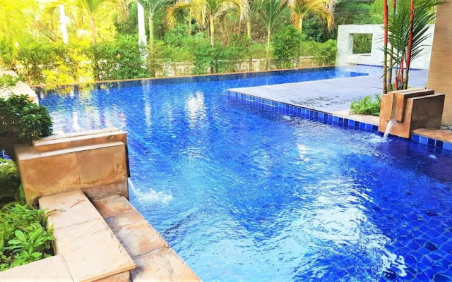 Lovely 2-bed Apartment in Pratumnak With Pool View