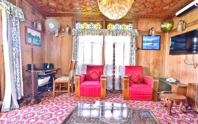 Houseboat Zaindari Palace