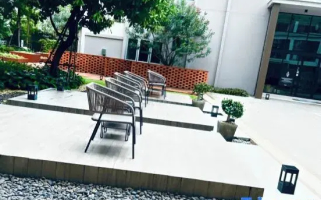Studio Near Central Festival +Street Parking