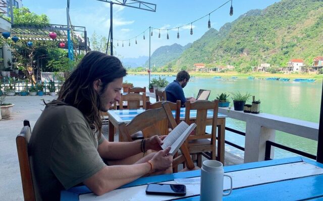 Funny Monkeys Homestay