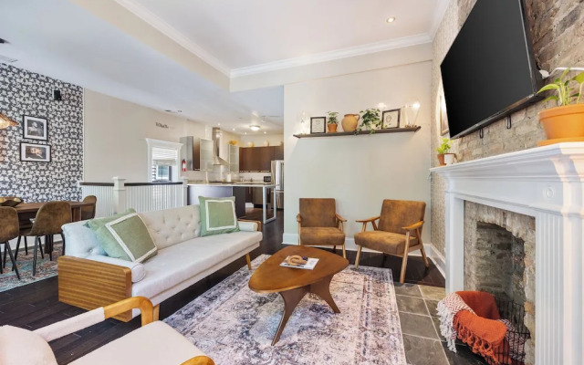 Wrigleyville Suites