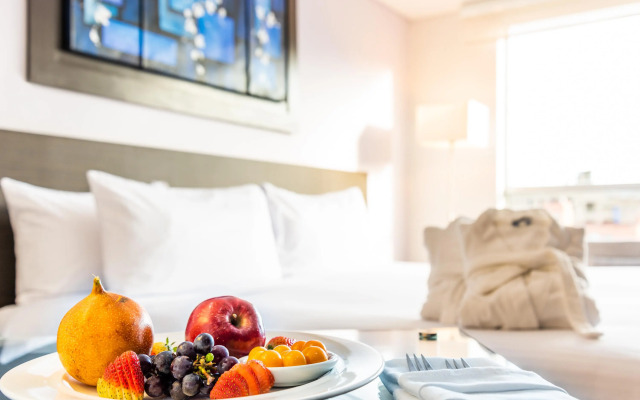 One Sixteen Hotel