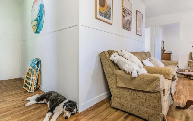 Cozy Pet Friendly Beach House
