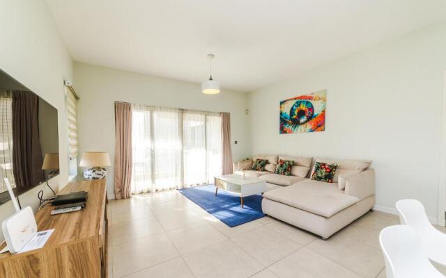 Beachcove Apt 9 in Pereybere