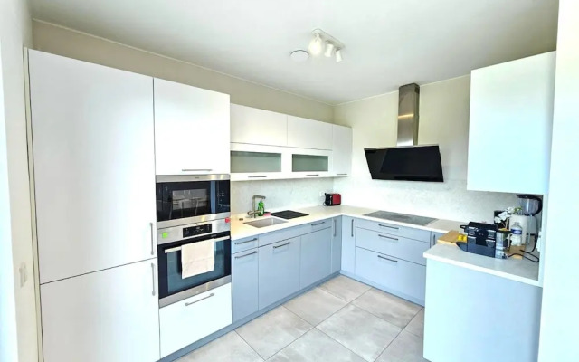 Stylish 3 BR with 2 terraces and parking
