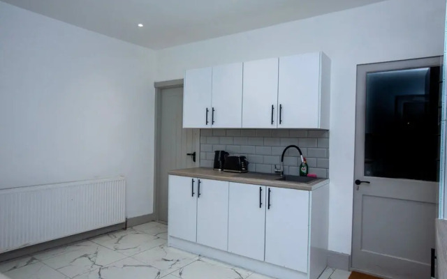 Cozy House In Medway-sleeps10-garden-freeparking