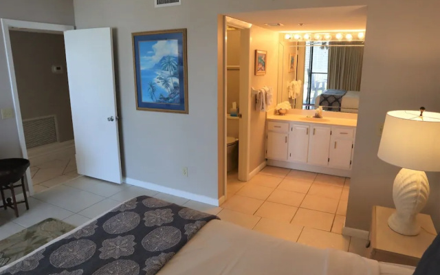 473 Mainsail 2 Bedroom Condo by RedAwning