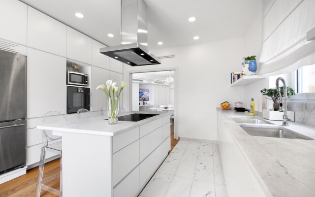 Luxury home with sea-view