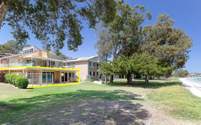 Sandy Beach House - Corlette Waterfront