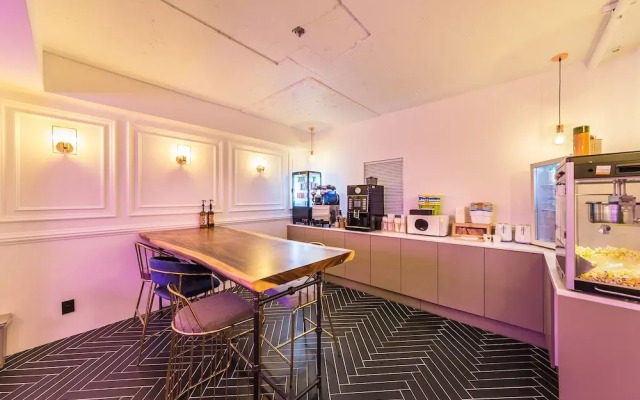 Hotel In Cafe