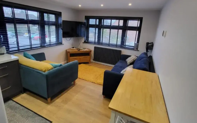 Town Centre Modern 1 Bed Self-contained Apartment