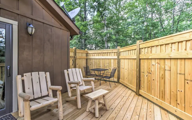 Hot Tub & Loft: Mountain-view Sevierville Cabin