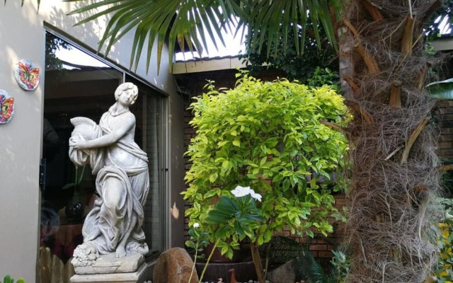 Willow Manor Brits Guest House