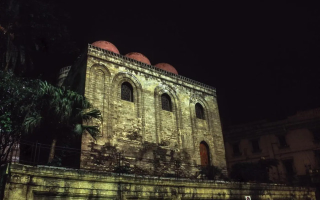 Travellers Photo Home